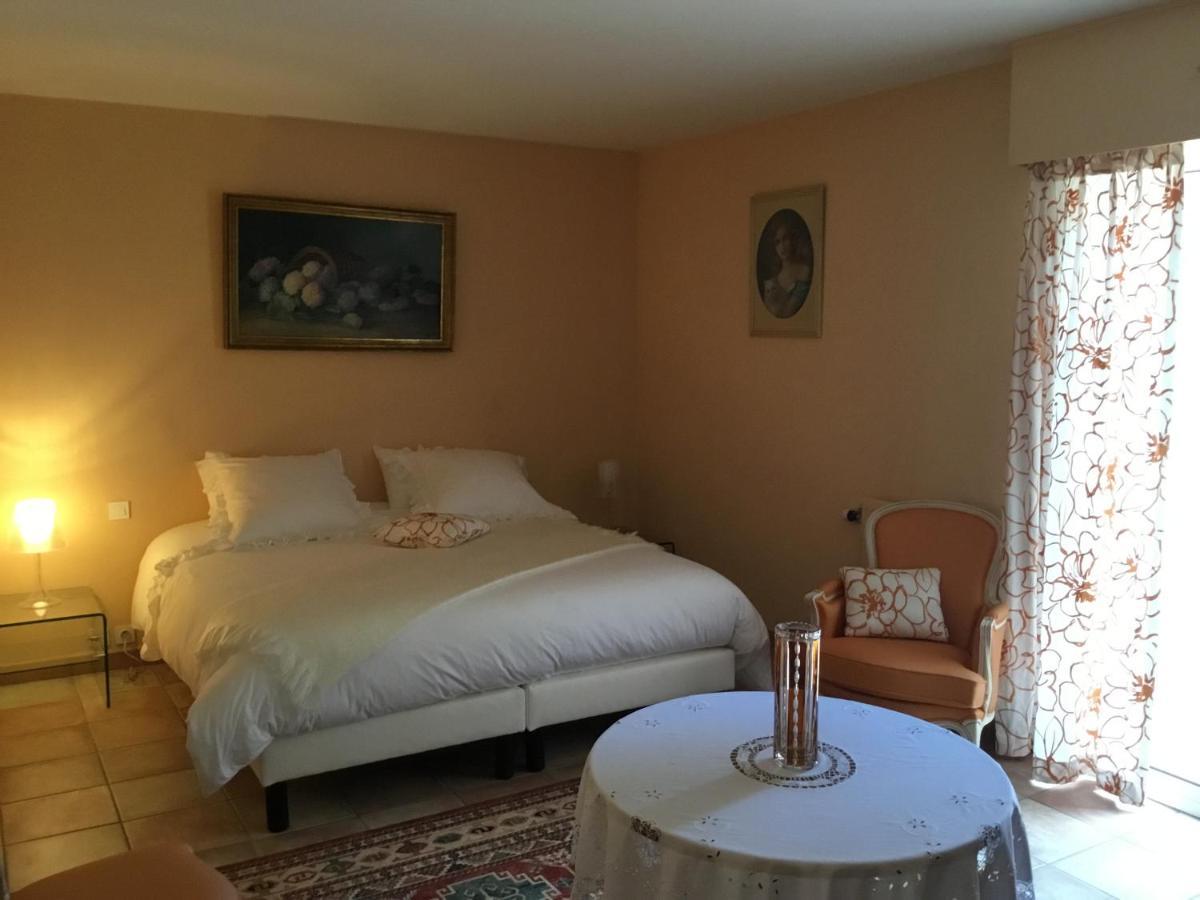 Le Clos De Rose Ussac Luaran gambar